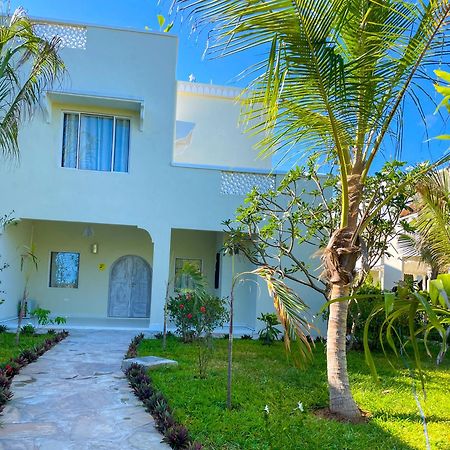 White Villa - Paparemo Beach Watamu Eksteriør billede